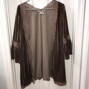 Easel velvet kimono